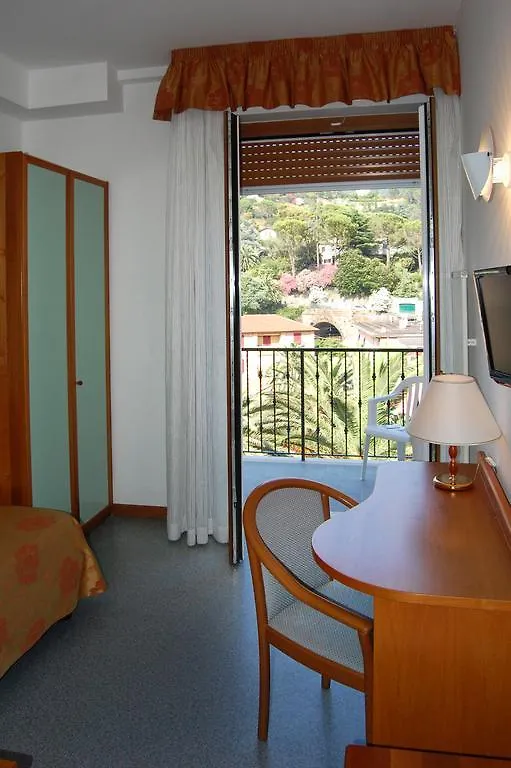 Hotel Villa Adriana Monterosso al Mare 3*,