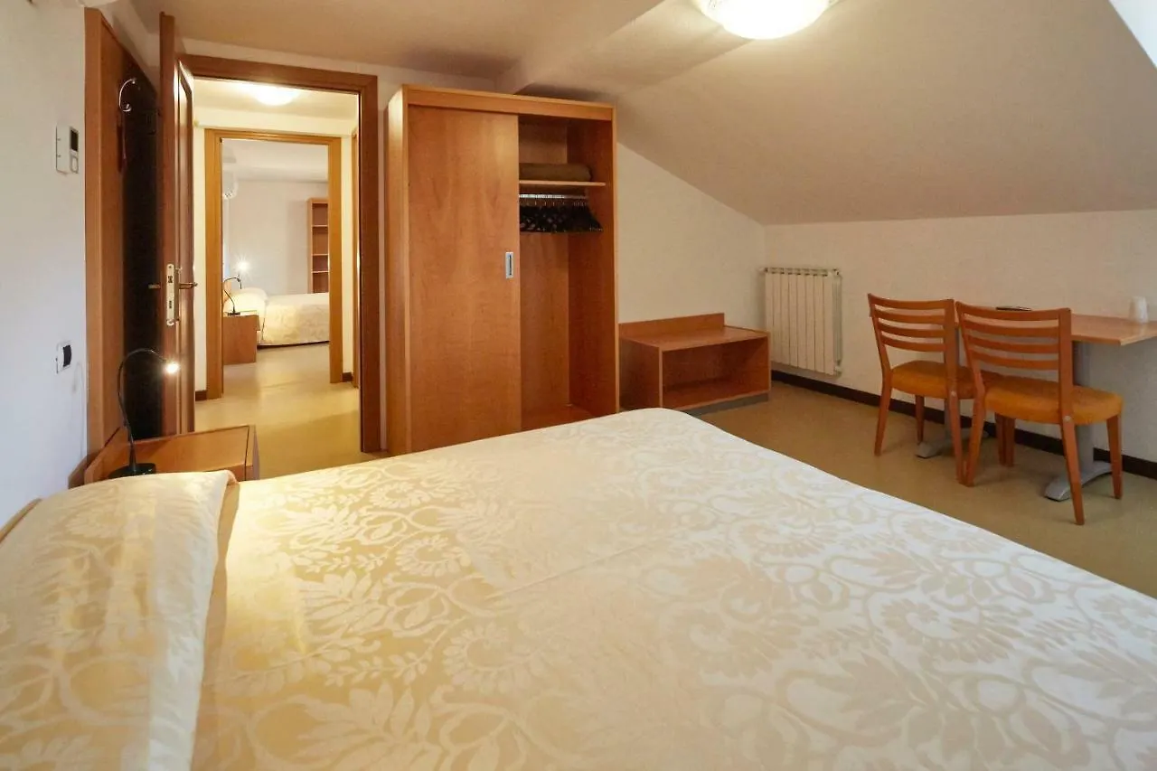 Hotel Villa Adriana Монтероссо-аль-Маре